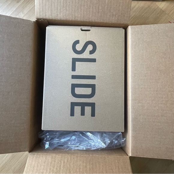 Yeezy slide “onyx” NWT - Picture 8 of 11